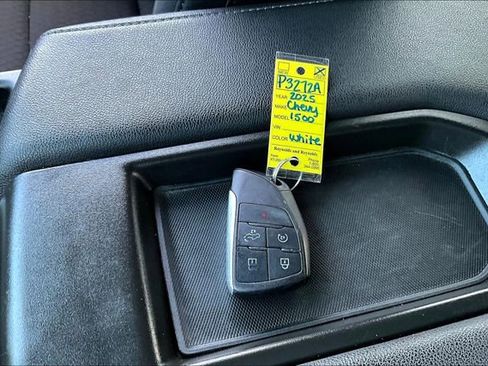Used 2025 Chevrolet Silverado 1500 LT AWD/4WD image 36