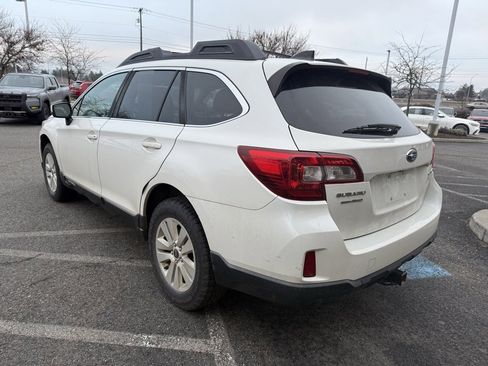Used 2017 Subaru Outback 2.5i Premium image 5
