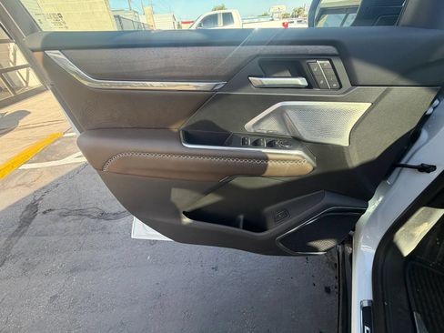 Used 2026 GMC Acadia Denali Ultimate AWD/4WD image 11