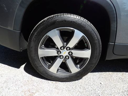 Used 2019 Chevrolet Traverse LT w/ LT Premium Package FWD image 9
