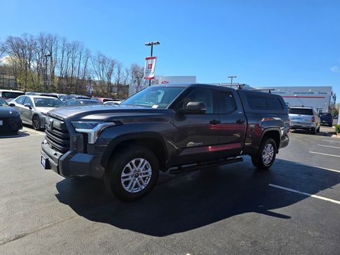 Used 2022 Toyota Tundra SR5 w/ SR5 Convenience Package AWD/4WD image 3