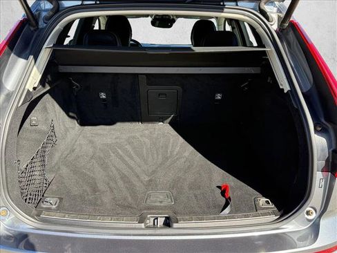 Used 2020 Volvo XC60 T5 Momentum image 7