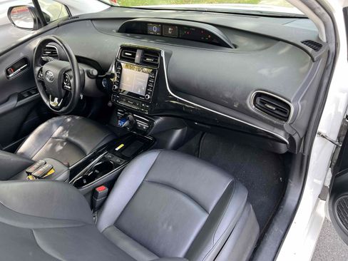 Used 2022 Toyota Prius XLE FWD image 6