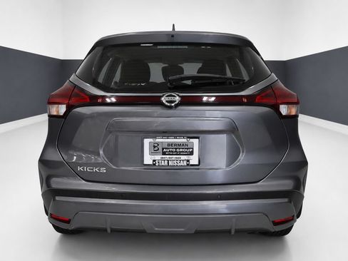 Used 2021 Nissan Kicks S FWD image 9