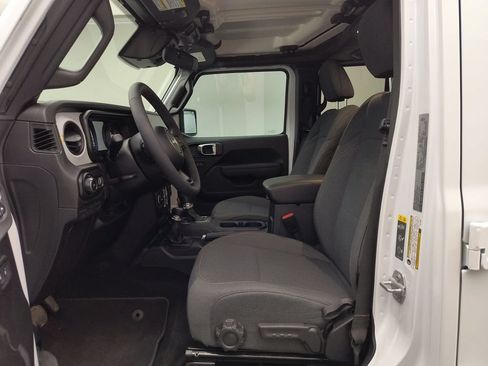 Used 2026 Jeep Wrangler Unlimited Sport AWD/4WD image 5