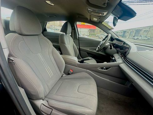 Used 2024 Hyundai Elantra SEL FWD image 12