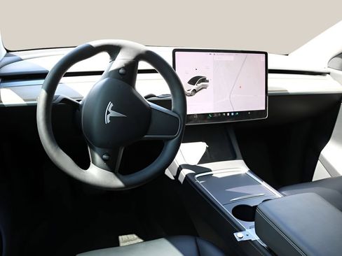 Used 2021 Tesla Model Y Long Range AWD/4WD image 15