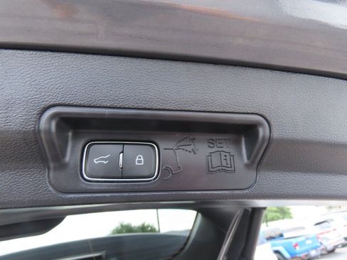 Used 2022 Ford Explorer XLT w/ Equipment Group 202A RWD image 15
