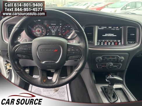 Used 2019 Dodge Charger SXT w/ Blacktop Package image 10