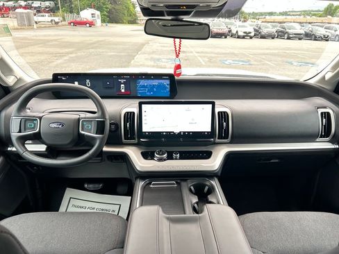 Used 2025 Ford Expedition Max Active RWD image 14