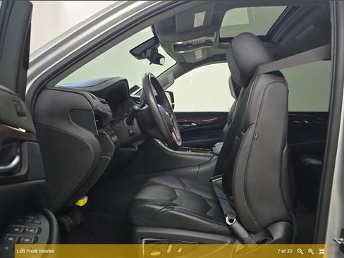 Used 2020 Cadillac Escalade Luxury image 2