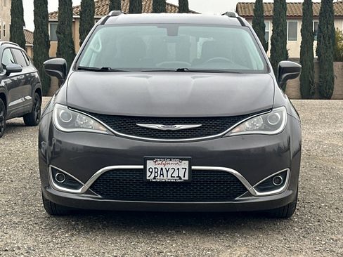 Used 2019 Chrysler Pacifica Touring-L image 5