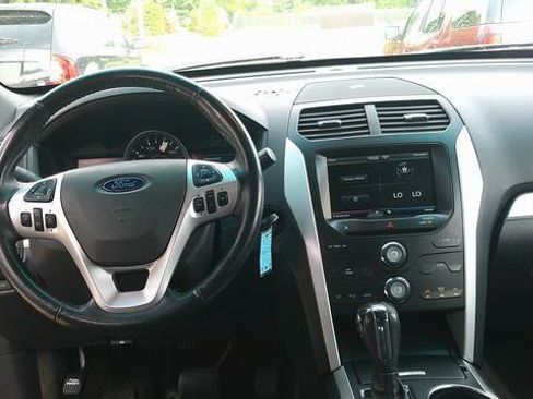 Used 2014 Ford Explorer XLT w/ Equipment Group 201A AWD/4WD image 10