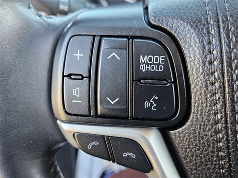 Used 2019 Toyota Highlander XLE image 24