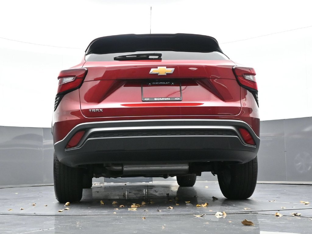 Used 2025 Chevrolet Trax LS FWD image 23