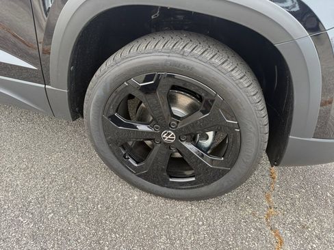 New 2026 Volkswagen Taos SEL image 25