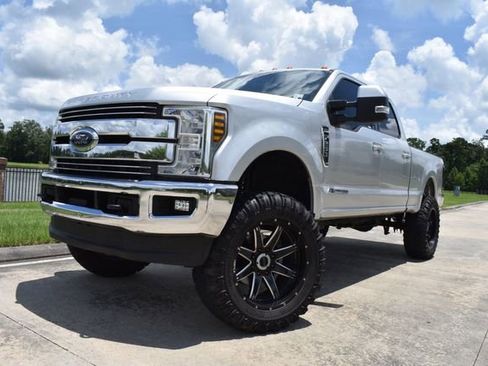 Used 2018 Ford F250 Lariat w/ Lariat Value Package AWD/4WD image 5