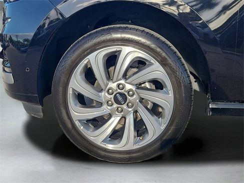 Used 2024 Lincoln Navigator Premiere image 12