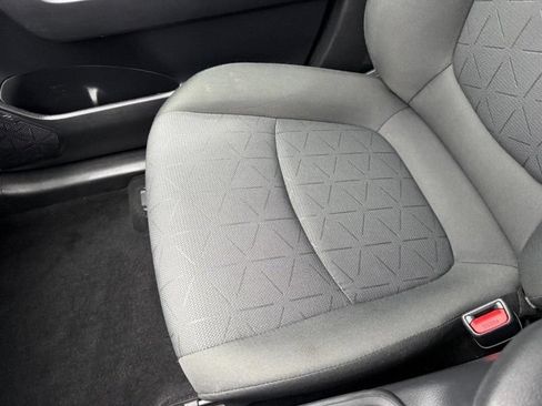 Used 2022 Toyota RAV4 XLE AWD/4WD image 26