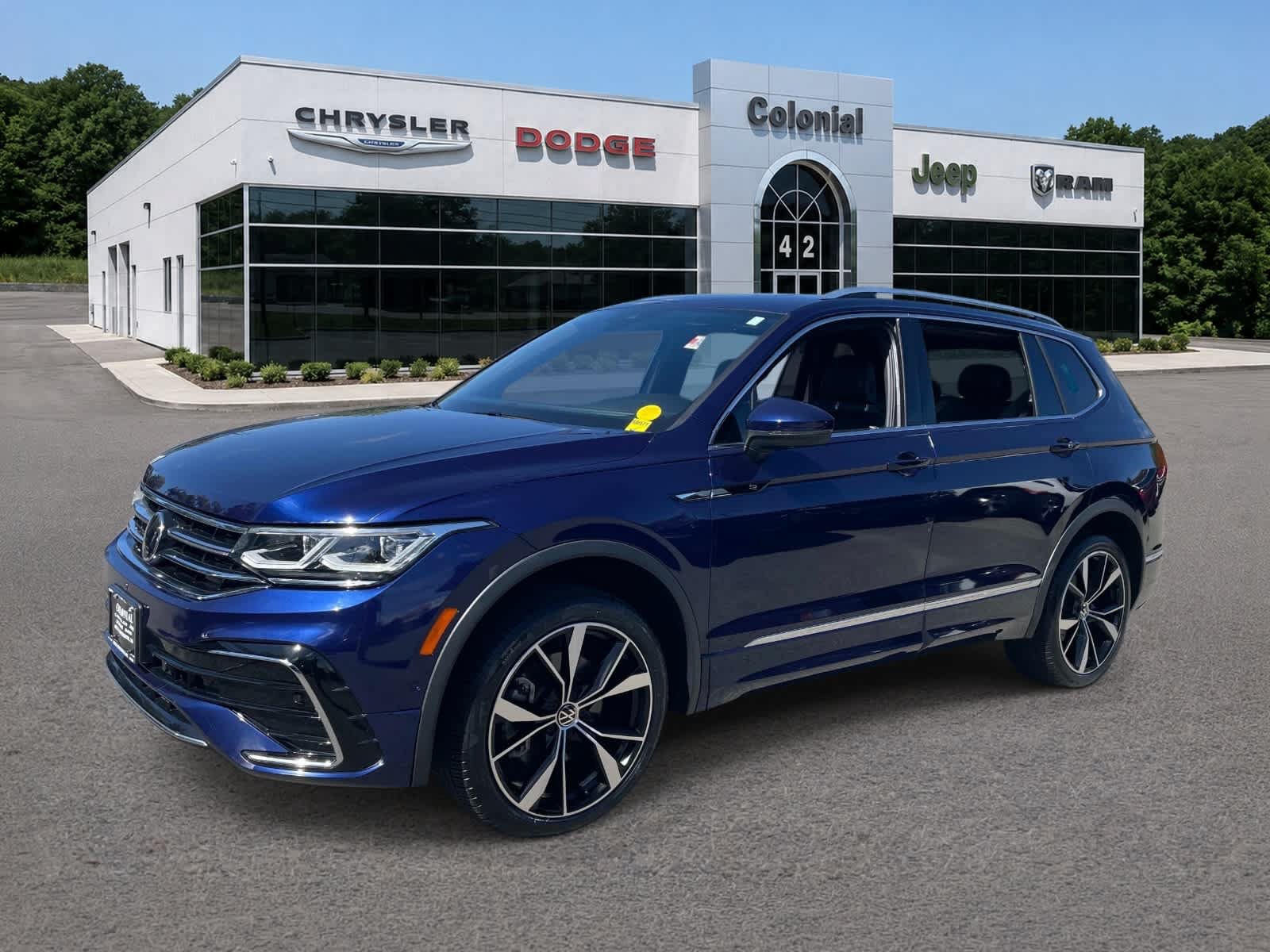 Used 2022 Volkswagen Tiguan SEL R-Line AWD/4WD image 1