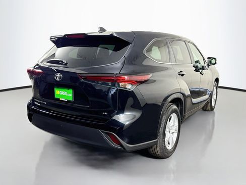 Used 2025 Toyota Highlander LE FWD image 10