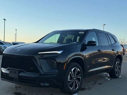 Certified 2025 Buick Enclave Sport Touring image 3