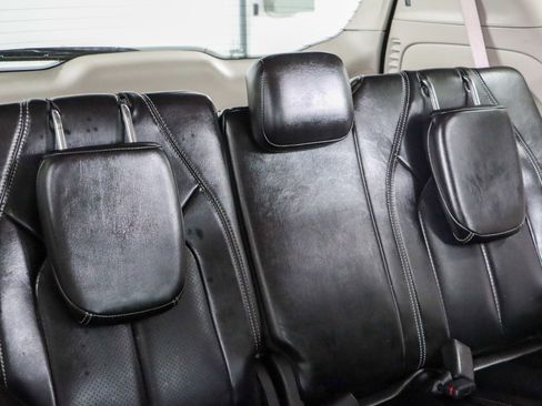 Used 2023 Chrysler Pacifica Touring-L FWD image 29
