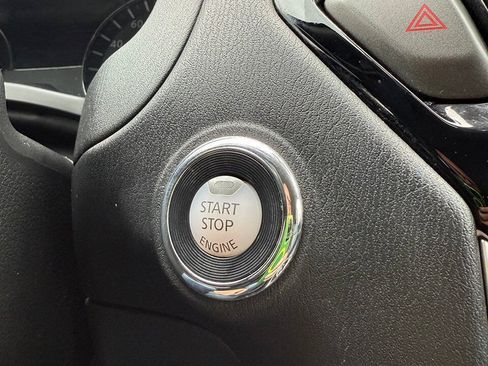 Used 2020 Nissan Pathfinder S FWD image 15
