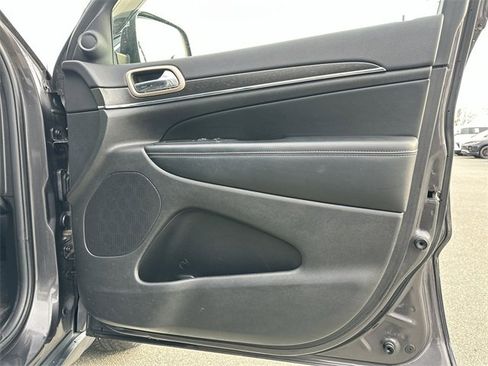 Used 2017 Jeep Grand Cherokee Limited w/ Trailer Tow Group IV image 32