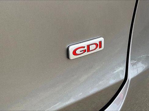 Used 2018 Kia Sorento L image 11