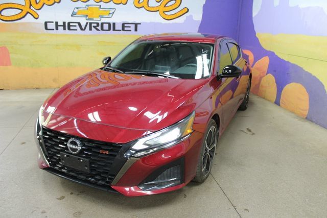 Used 2023 Nissan Altima 2.5 SR AWD/4WD image 4
