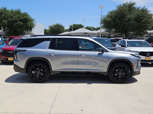 Certified 2025 Chevrolet Traverse RS w/ LPO, Floor Liner Package AWD/4WD image 2
