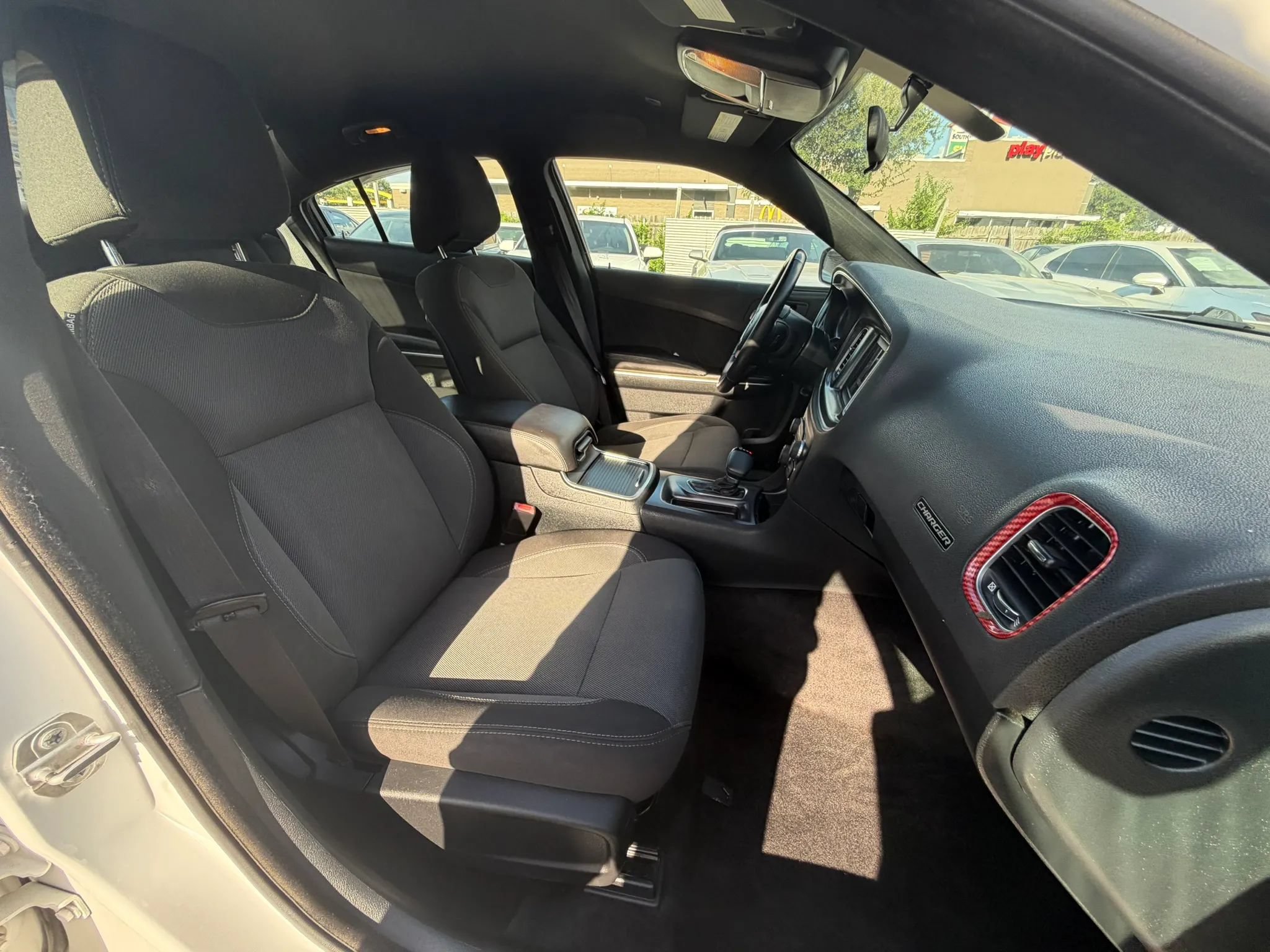 Used 2018 Dodge Charger SXT RWD image 15