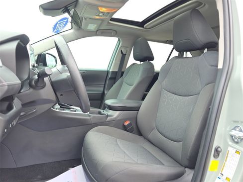 Used 2021 Toyota RAV4 XLE w/ Convenience Package image 28