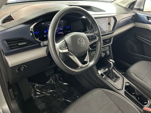 Used 2024 Volkswagen Taos SE FWD image 11