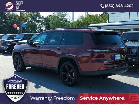 Used 2025 Jeep Grand Cherokee L Limited w/ Black Appearance Package AWD/4WD image 4