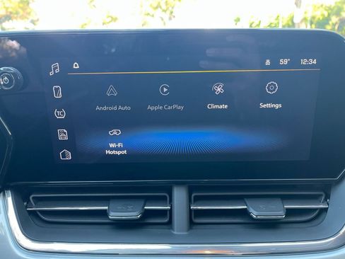 Used 2025 Chevrolet Trax LT image 21