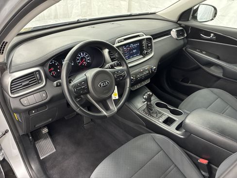 Used 2017 Kia Sorento AWD w/ LX Convenience Package image 15