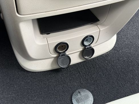 Used 2016 Chrysler Town & Country Touring-L w/ Driver Convenience Group FWD image 31