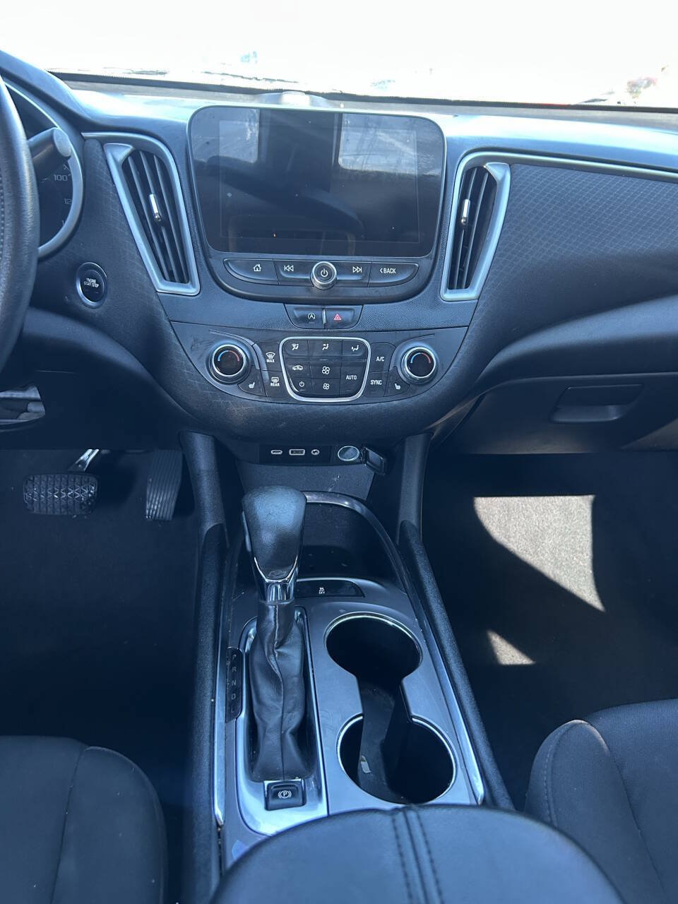 Used 2022 Chevrolet Malibu LT FWD image 9