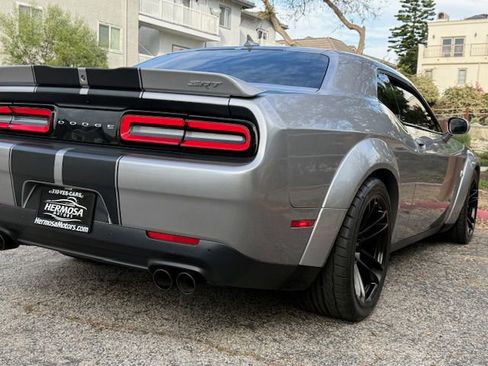 Used 2015 Dodge Challenger SRT w/ Technology Group image 5