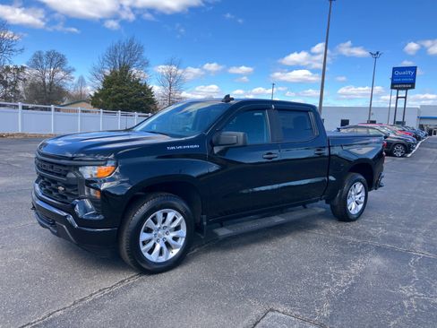 Used 2022 Chevrolet Silverado 1500 Custom image 1