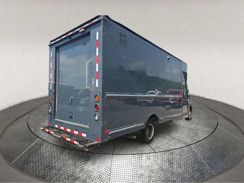 Used 2022 Ford Transit 350 DRW RWD image 2