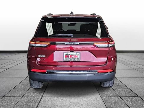 Used 2024 Jeep Grand Cherokee Altitude AWD/4WD image 5