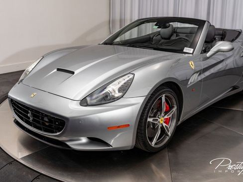 Used 2014 Ferrari California image 12