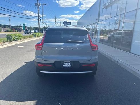 Used 2025 Volvo XC40 B5 Core AWD/4WD image 4
