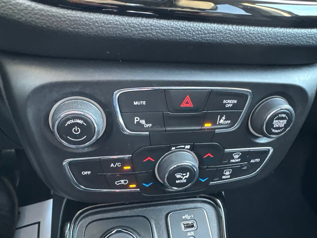 Used 2021 Jeep Compass Limited w/ Sun and Sound Group AWD/4WD image 17