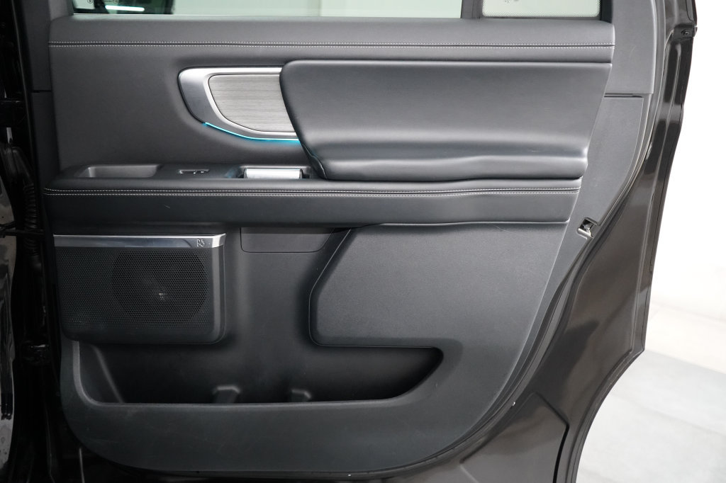 Used 2025 Ford Expedition Max Platinum AWD/4WD image 34