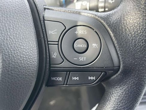 Used 2025 Toyota RAV4 XLE image 33