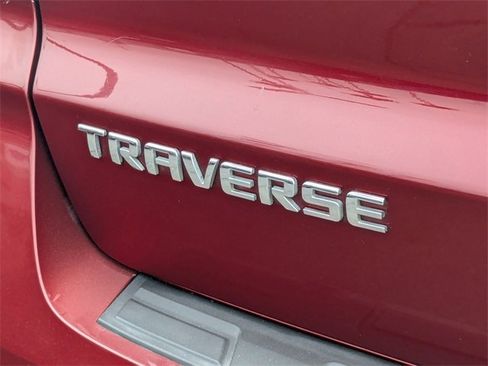 Used 2017 Chevrolet Traverse LT image 32